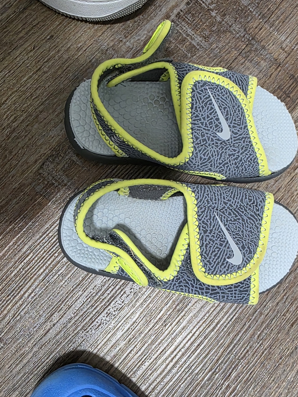 Nike Kids Gray and Neon Yellow Hook-and-Loop Slide Sandals